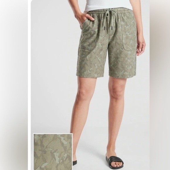 Athleta Farallon Bermuda Green Camo Shorts - Picture 1 of 14